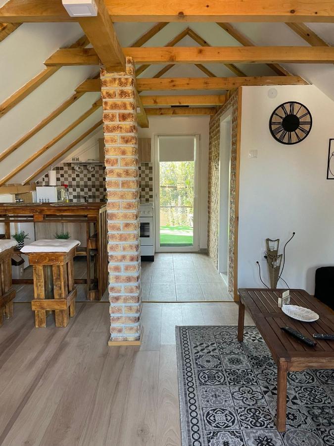 Apartmani Marija Zemun Zemun Polje Екстер'єр фото