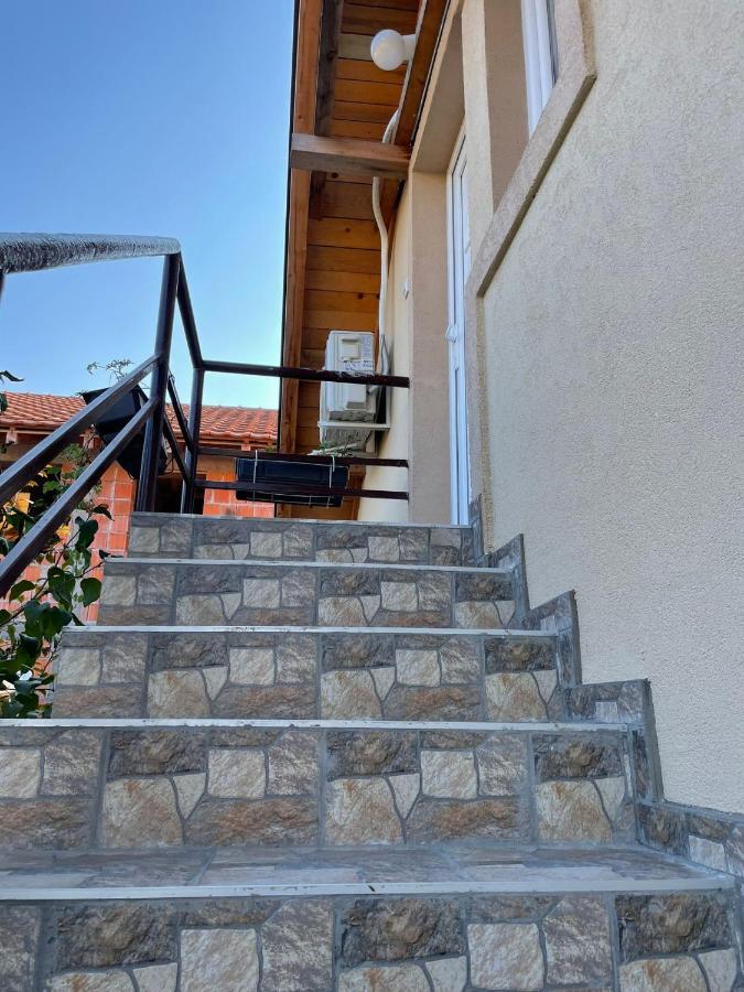 Apartmani Marija Zemun Zemun Polje Екстер'єр фото