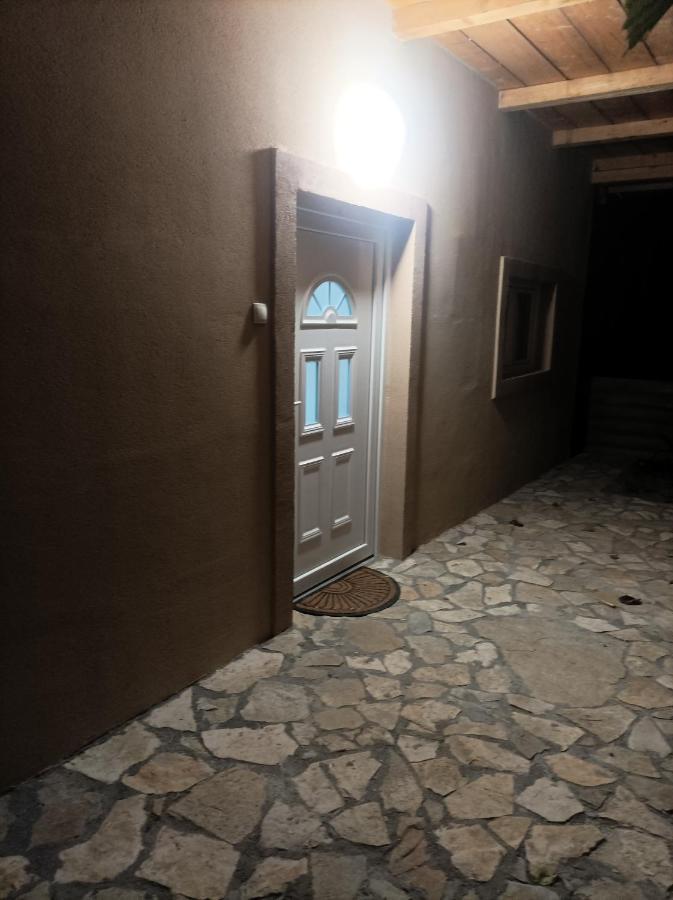 Apartmani Marija Zemun Zemun Polje Екстер'єр фото