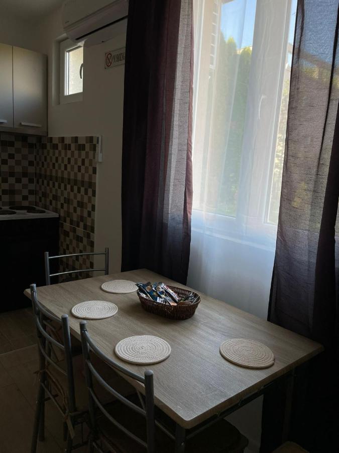 Apartmani Marija Zemun Zemun Polje Екстер'єр фото