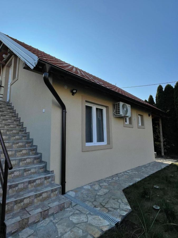 Apartmani Marija Zemun Zemun Polje Екстер'єр фото